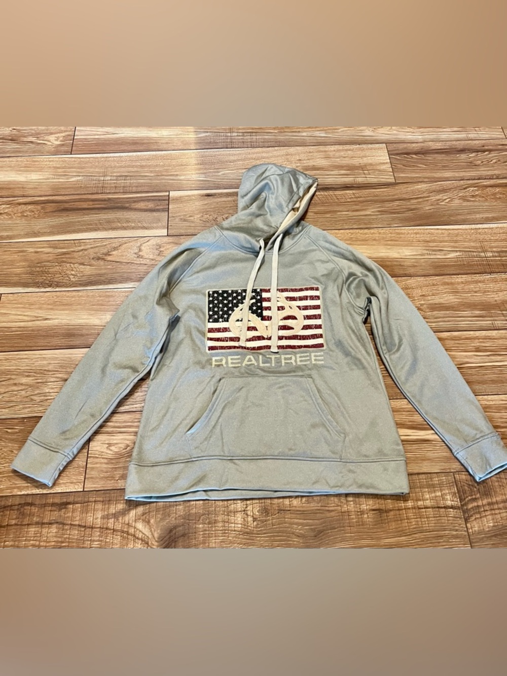 Realtree Women’s Light Gray Hooded Sweatshirt with American Flag Graphic